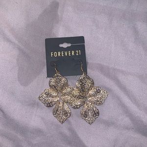 Forever21 gold flower earrings